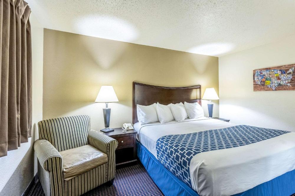 King Room - Non-Smoking interior
